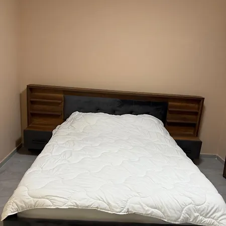 Ajan Alushani Apartment