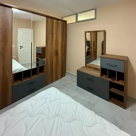 Ajan Alushani Apartment *